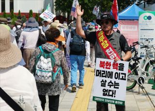 [현장] 핵무장 국민서명운동 시작된 광화문 가보니…1시간에 천수백 명 몰려