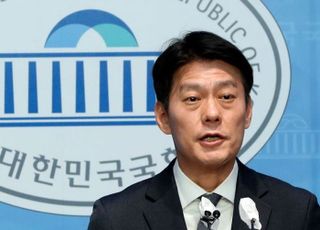 민주당, '부산중학교 일제 편향 영상'에 "책임 물어야"