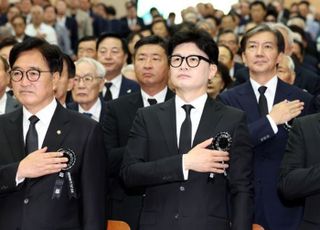 김대중 서거 15주기…한동훈 "진영 초월하는 혜안" 이재명 "먹사니즘 뿌리"