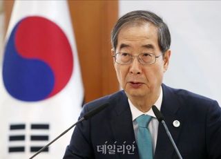 "감사합니다"…'101세 광복군'에 큰절 올린 한덕수