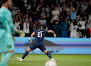 PSG 이강인 2경기 연속골…교체 선수 중 평점 1위