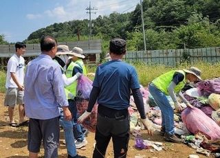 공무원들, 땡볕에 2톤 쓰레기 뒤졌다…대체 무슨 일