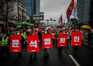 친야 민간단체, 尹 '탄핵 자금' 5억 모금 돌입…민주당 "개별행동" 일축 [정국 기상대]