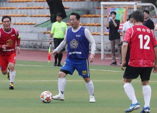 [현장] 정동만·문금주 활약에 축구 무승부…여야 잠시 휴전한 채 '스포츠맨십'