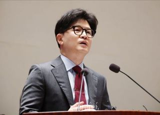 '회담 의제' 평행선 달리는데…한동훈, 더 돋보이는 이유는 [정국 기상대]