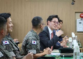 손영택 총리비서실장, 연천 신병교육대대 방문…"가장 중요한 것은 건강"