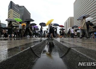 [오늘 날씨] 추석 앞두고 수도권 비·남부 '늦더위'…장거리 운전, 안전하게 하려면