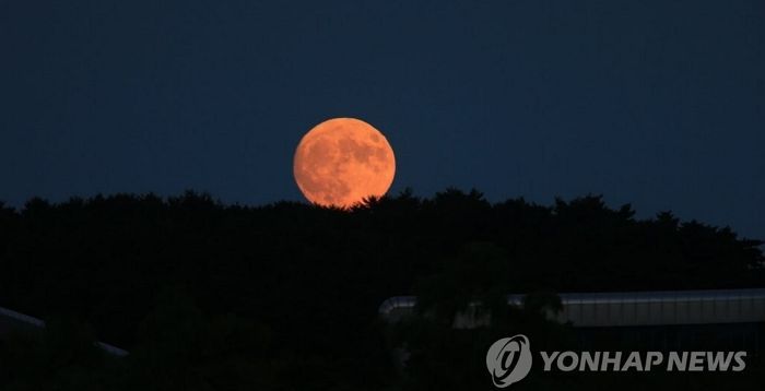 [오늘 날씨] 연휴 첫날, 전국 곳곳 '비'…2024년 추석 보름달 뜨는 시간·달맞이 명소는?