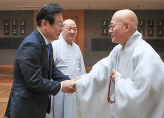 이재명, 진우스님 만나 "종교계 의료문제 중재 나서달라"