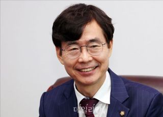 [인터뷰] 조경태 "이재명 '먹사니즘'은 막 지르는 느낌…중장년층 격차해소 주력"