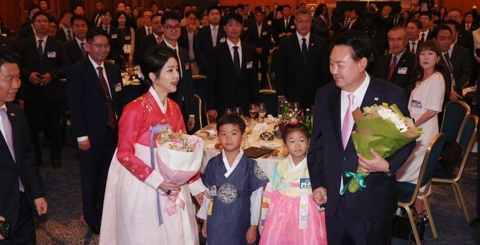 尹, 체코서 동포들 만나 "양국 협력 확대되면 동포 사회도 더 큰 성장 기회 맞이"