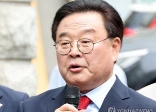 서울교육감 보수 진영 조전혁 추대…"중도보수후보 단일화 극적 성공"