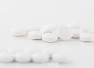 침묵하는 팬데믹 ‘항생제 내성’…떠오르는 치료 대안 ‘박테리오파지’