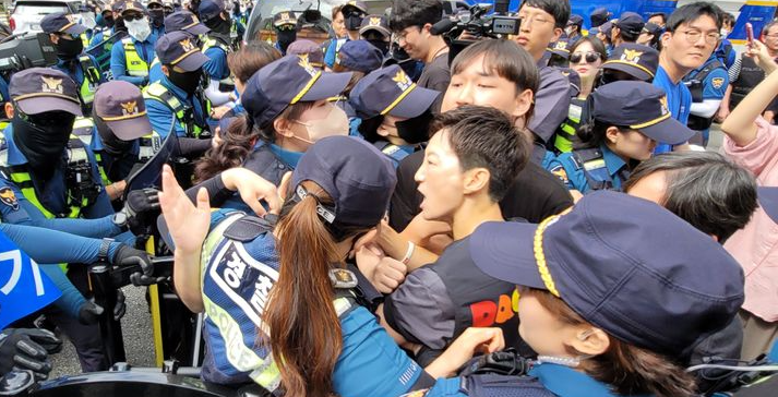 대구퀴어문화축제, 시작 앞서 주최 측과 경찰 대치