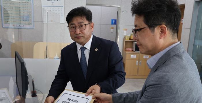 與 "野, 재보선 '돈풀기 선거'로 변질시켜…진정성 없이 이전투구만"