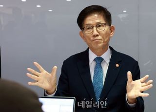 고용장관 “필리핀 가사관리사 임금 차등적용 어려워”