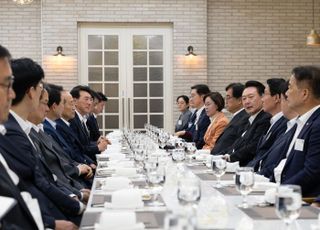 '김건희 리스크'에 '한동훈 뺀 만찬'까지…與 내부서 커지는 한숨