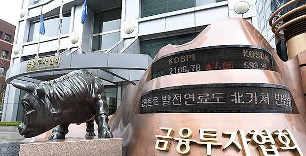 채권 전문가 64%, 10월 금통위서 기준금리 인하 전망