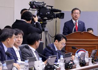 권익위 부위원장 "야당 고발"…권익위 국감, 열자마자 파행 (종합)