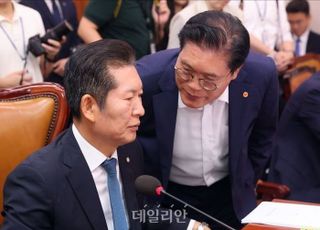 "검찰 소환에 상습적 불응 야당, 불출석 사유 밝힌 검사에 동행명령장 발부? 망신주기" [법조계에 물어보니 521]