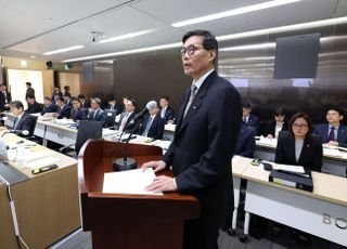 이창용 “금리 인하 한 번으로 민간소비 촉진 효과 크지 않다” [2024 국감]