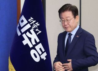 "선장이 매일 술 먹으면 항해 되겠나" 때린 李, 약세 재보궐 염두 '무리수'만