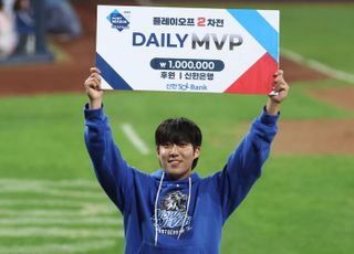 삼성 선발 원태인 6.2이닝 1실점 ‘2차전 MVP’