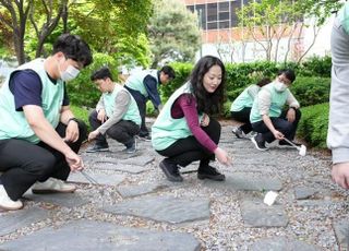 교보생명, 임직원 가족 참여 '역사∙문화 플로깅' 진행