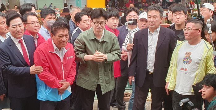 한동훈, '김건희 특검법' 재발의에 "현실성 없는 것 반복…국민이 비판할 것"