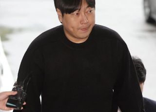 '불법도박' 이진호, 경찰 출석..."조사 성실히 받겠다"