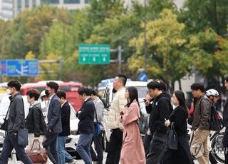 [오늘 날씨] 전국 새벽까지 비, 낮에도 바람 쌀쌀...반려견 추위 느낄 때 하는 행동은?