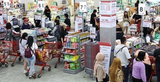 규제와 팬데믹이 몰고 온 지각변동...'온라인' 핵심 채널 부상 [유통업 생존법칙①]