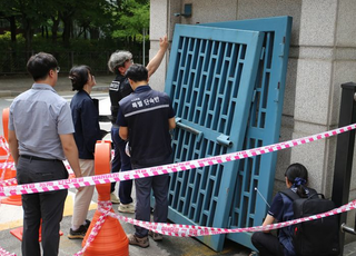 교문에 깔려 숨진 경비원…"관리 소홀 학교 관계자들, 징역형 선고될 듯" [디케의 눈물 314]