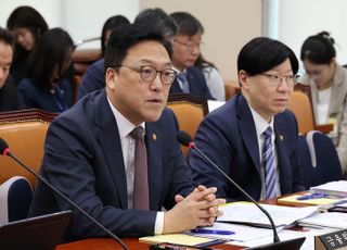 김병환 “ESG 공시 로드맵, 국제 동향 살펴 서두를 것” [2024 국감]