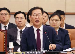 법무장관 "명태균 주장, 수사로 확인할 것…이화영 회유? 조작이면 사표"