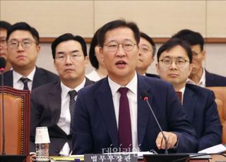 법무장관 "명태균 주장, 수사로 확인할 것…이화영 회유? 조작이면 사표"