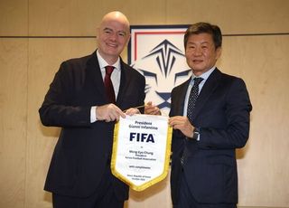 인판티노 FIFA 회장, 축구회관 방문…정몽규 회장과 만남