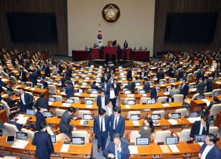 "국민 만나러 가는 것" "마땅히 하셔야"…尹 '시정연설 불참' 시사에 전문가도 우려 [정국 기상대]