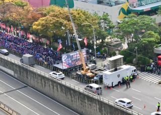 "영업익 2배 성과급 달라" 현대트랜시스 노조, 현대차 본사 앞 민폐시위