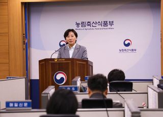 송미령 "5대 대형마트 배추 소매가 3000원대…김장 걱정 말라"