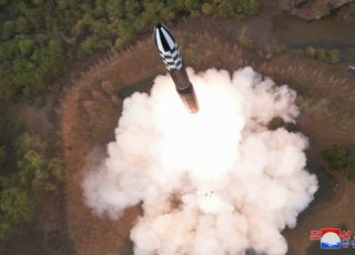 북한 ICBM 도발에…군 "미국 전략자산 전개해 연합훈련"