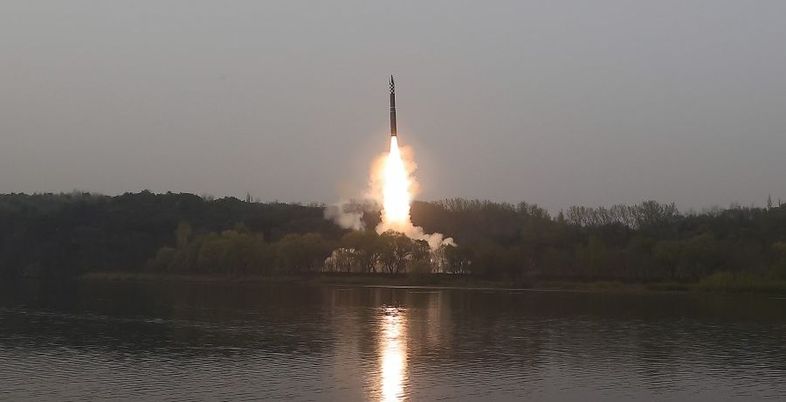 "한반도·국제사회 평화·안정 해치는 행위 중단"…군, 북한 ICBM 도발에 경고 성명