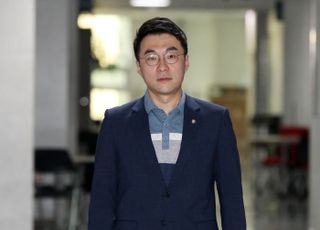 김남국 "문재인, 책이나 팔며 신선놀음…촛불 선봉 서라"