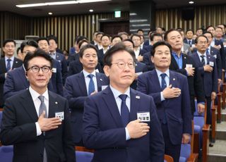 민주당, 장외집회 앞두고 지역위원장 모아 '김건희 특검' 결의문