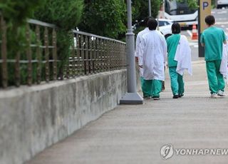 졸업 앞둔 의대 본과 4학년도 대부분 휴학 전망…내년 의사 공급 비상