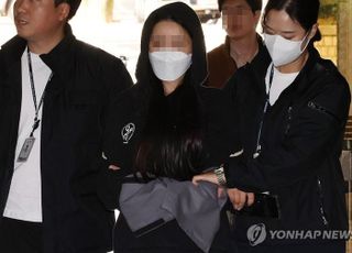 "문 닫아라"…'강남 8중 추돌' 20대女 무면허 운전자, 사고 직후 시민에게 한 말