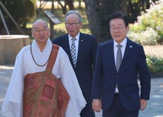 이재명 "종교계 움직일 때 된 것 같아"…법륜스님 "민주당 책임도 있다"