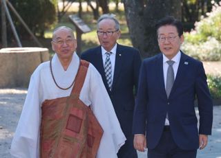 이재명 "종교계 움직일 때 된 것 같아"…법륜스님 "민주당 책임도 있다"