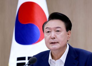 [속보] 윤 대통령 "경제 다시 일으켜 삶 나아지게 만들겠다는 생각뿐"