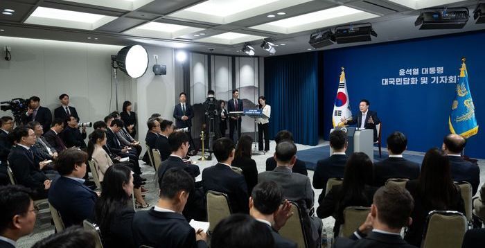 윤 대통령 사과, 보수층은 결집하겠지만…지지율 반등은 '글쎄' [정국 기상대]